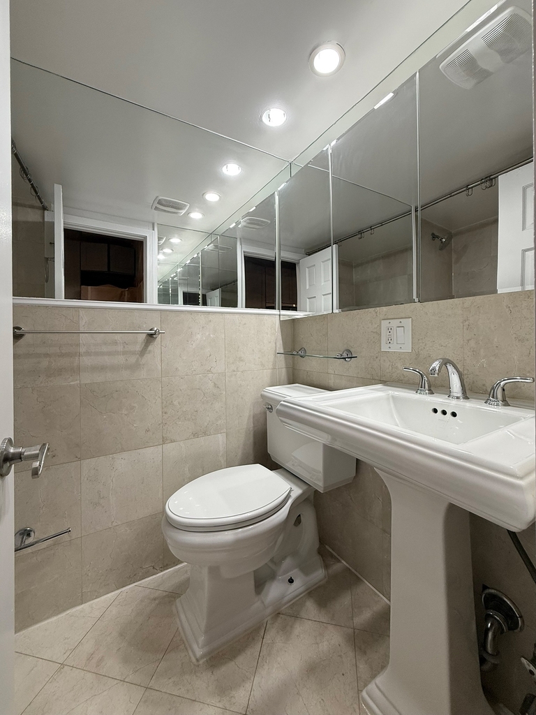 279 East 10th Street - Photo 7