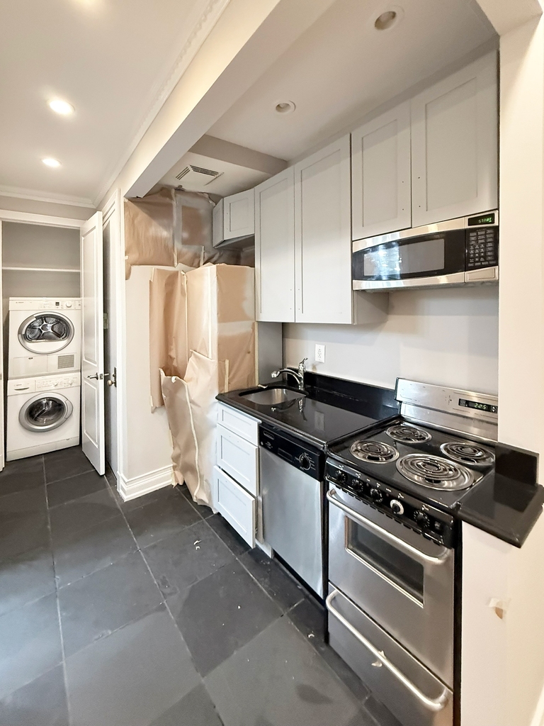 279 East 10th Street - Photo 5