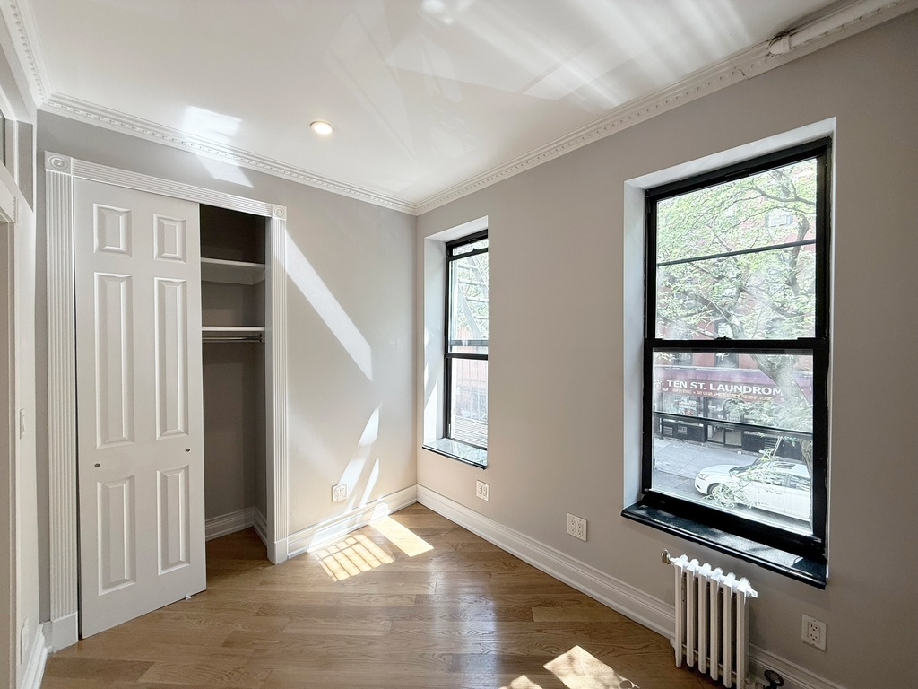 279 East 10th Street - Photo 4