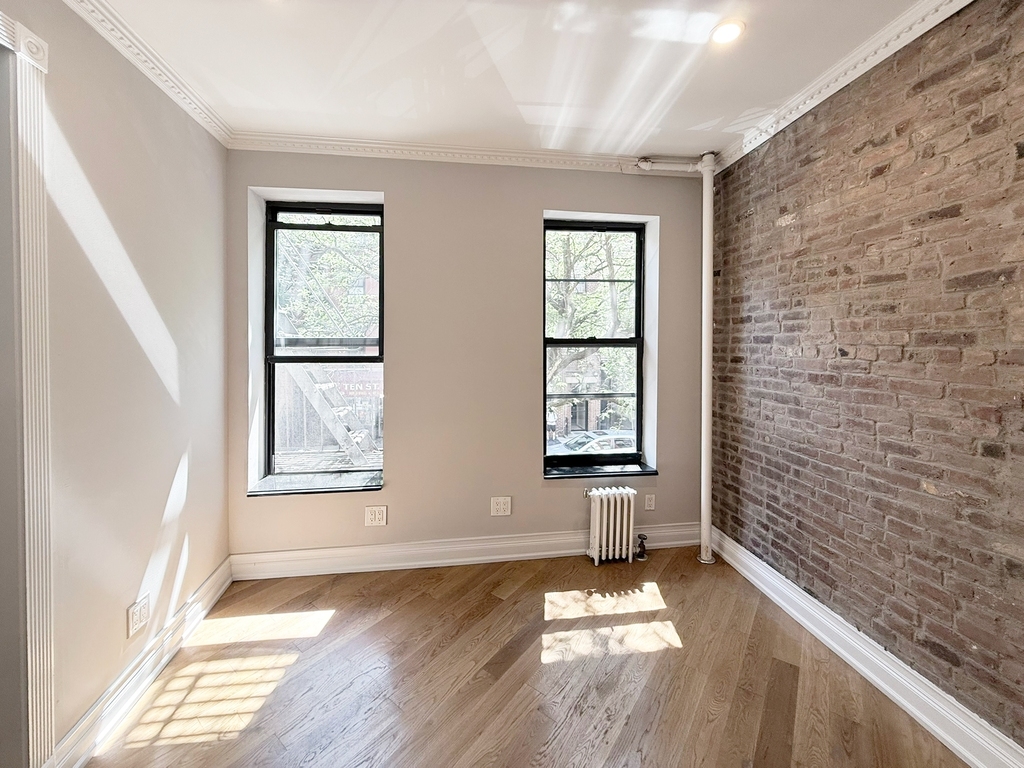 279 East 10th Street - Photo 3