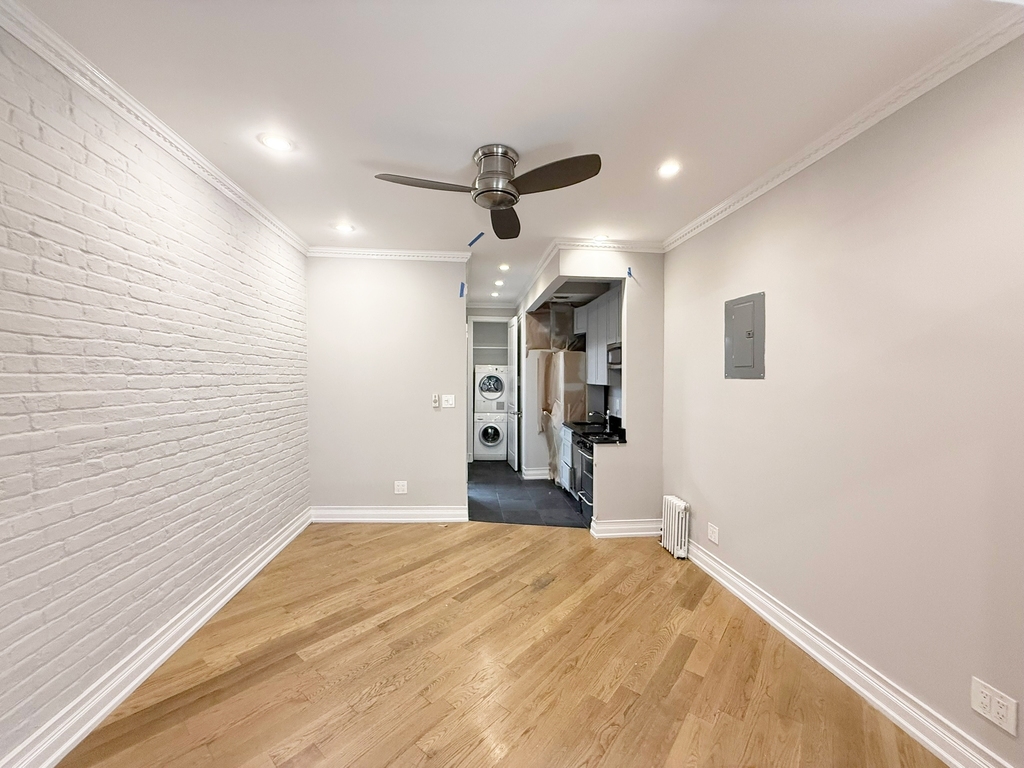 279 East 10th Street - Photo 9