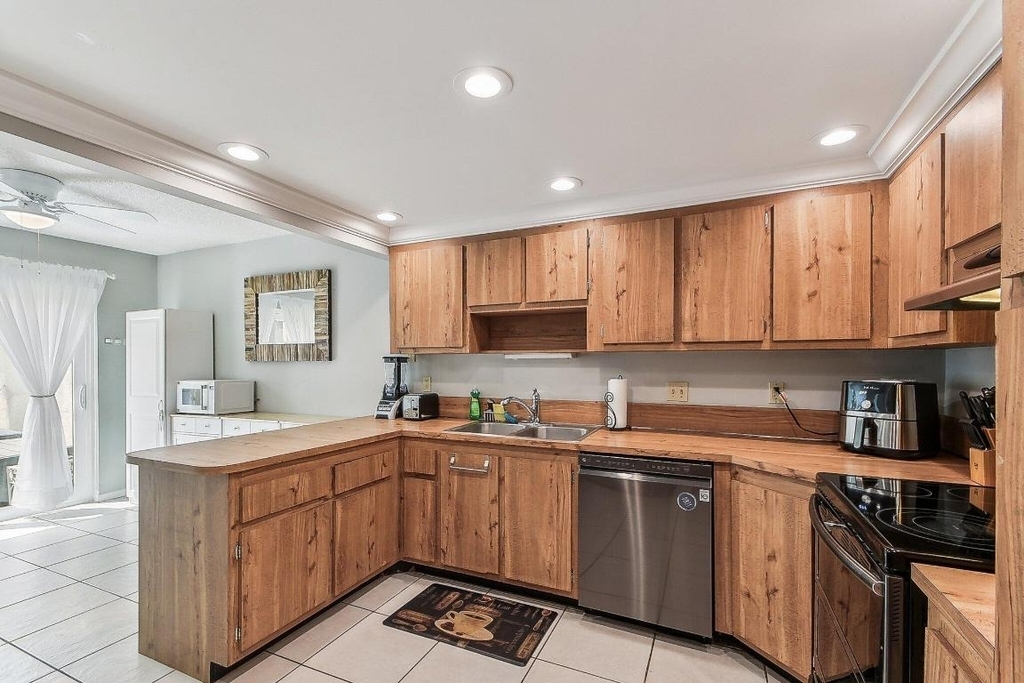11063 Oakdale Road - Photo 3