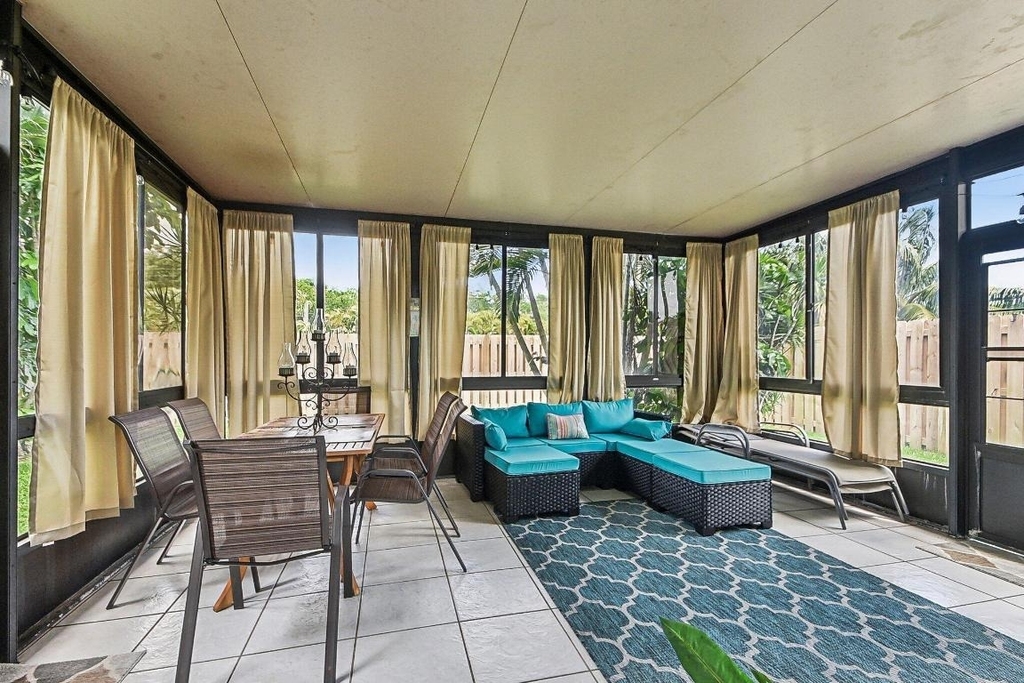 11063 Oakdale Road - Photo 2
