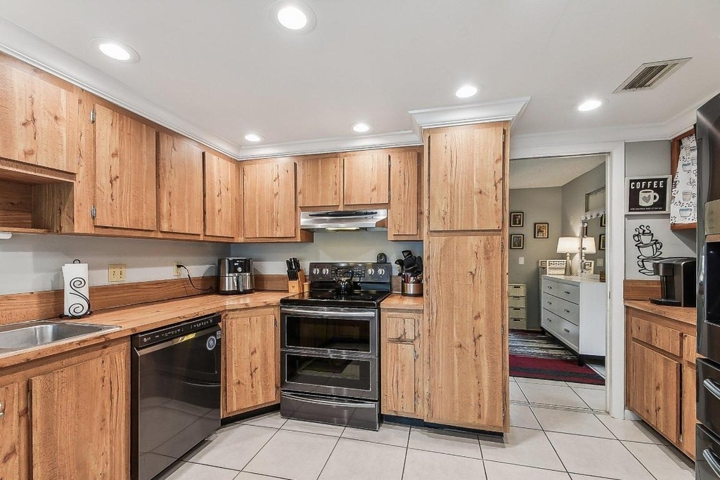11063 Oakdale Road - Photo 4
