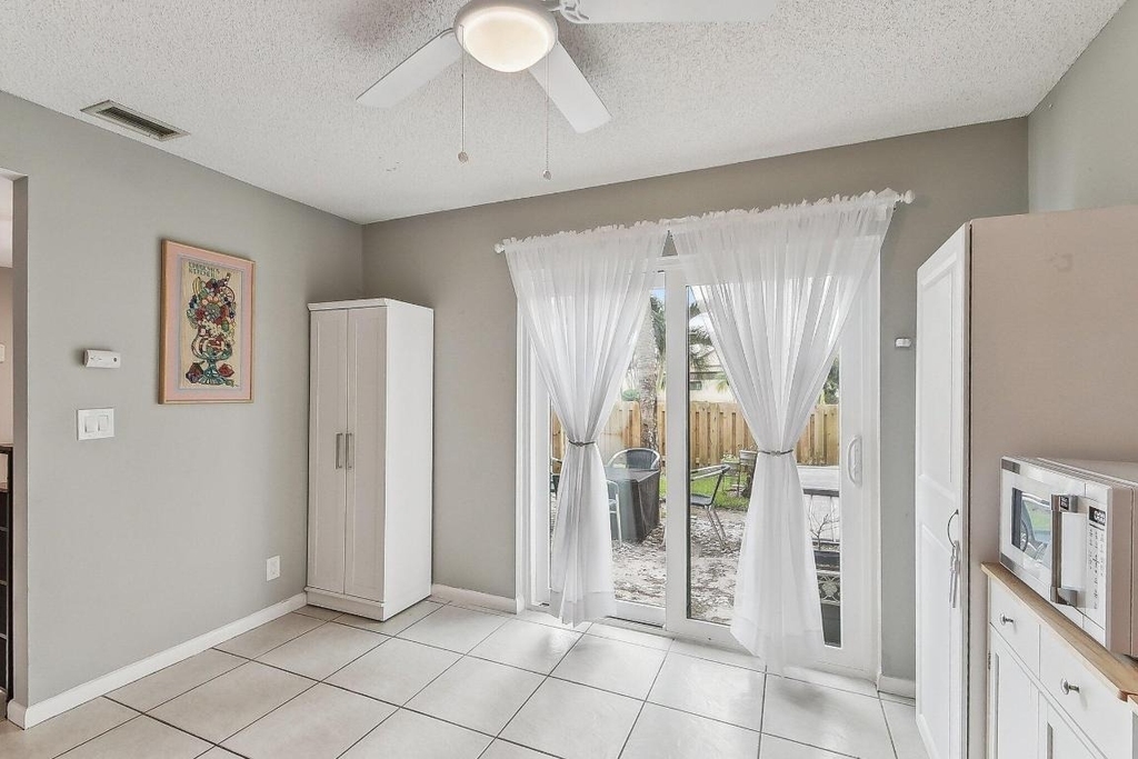 11063 Oakdale Road - Photo 7