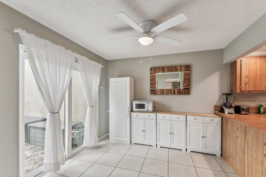 11063 Oakdale Road - Photo 6