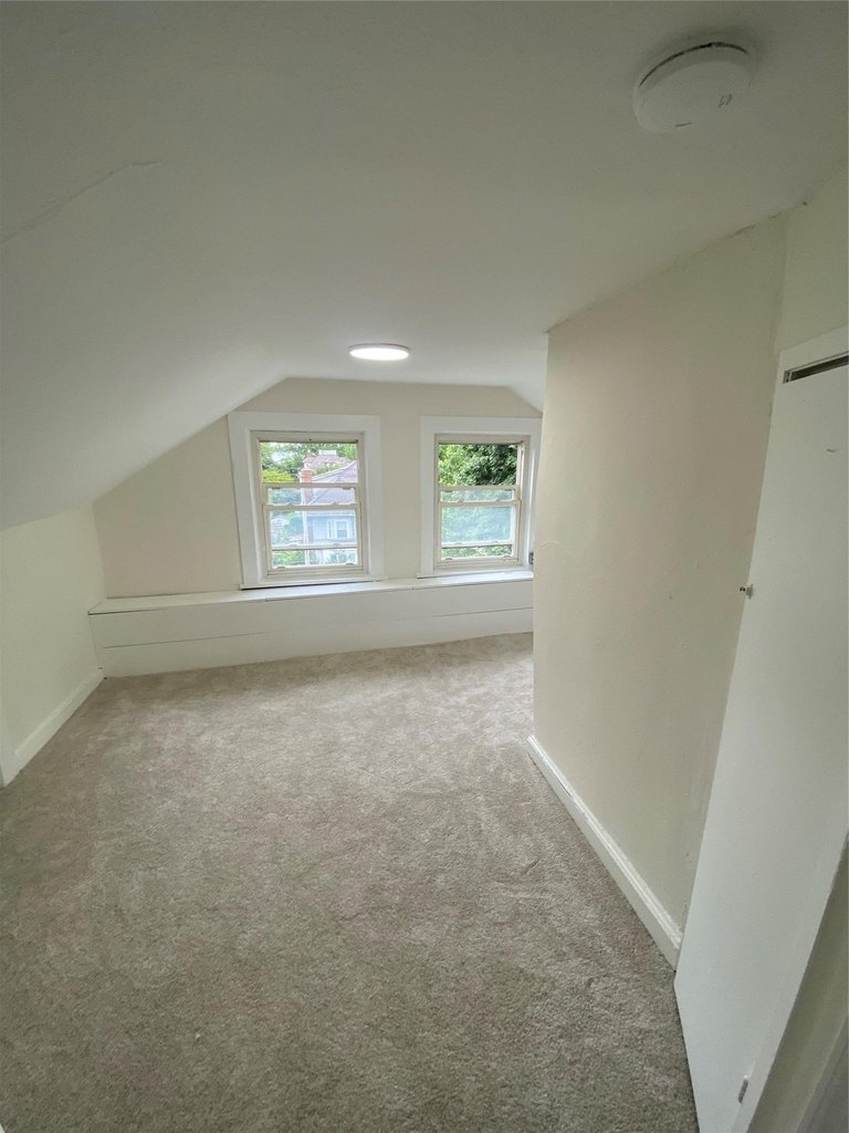 33 Carlton Avenue - Photo 7