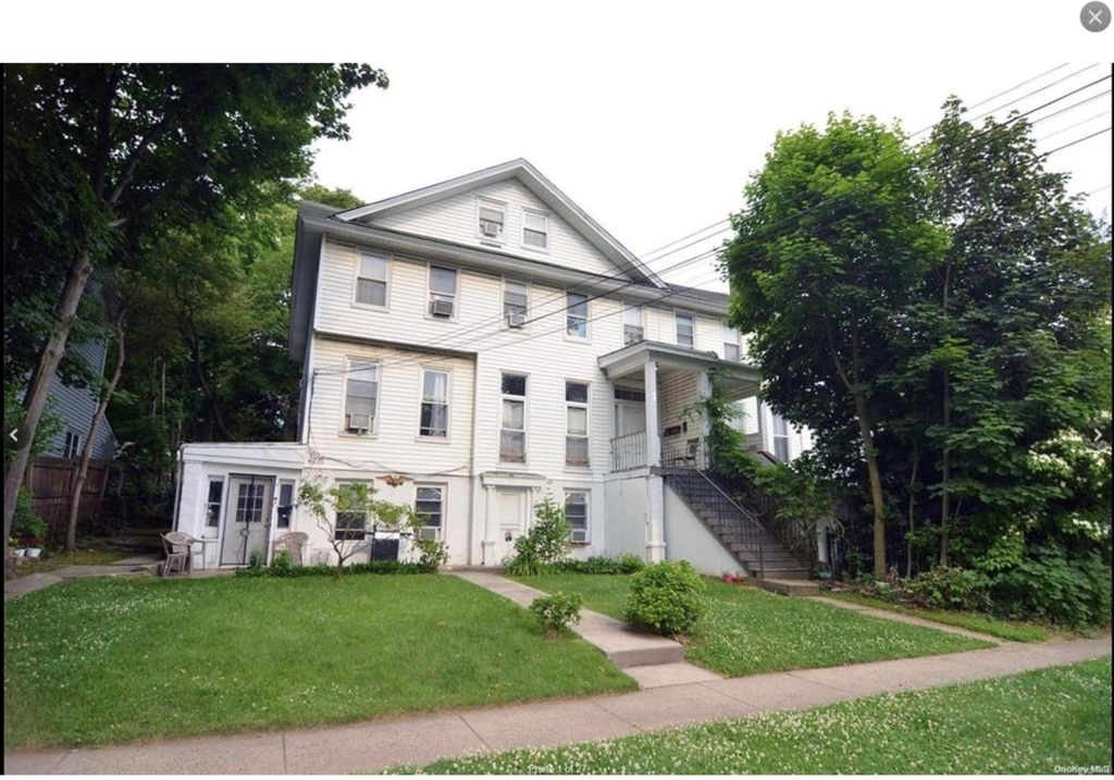 33 Carlton Avenue - Photo 0