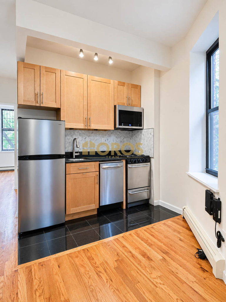 200 East 7th Street - Photo 1