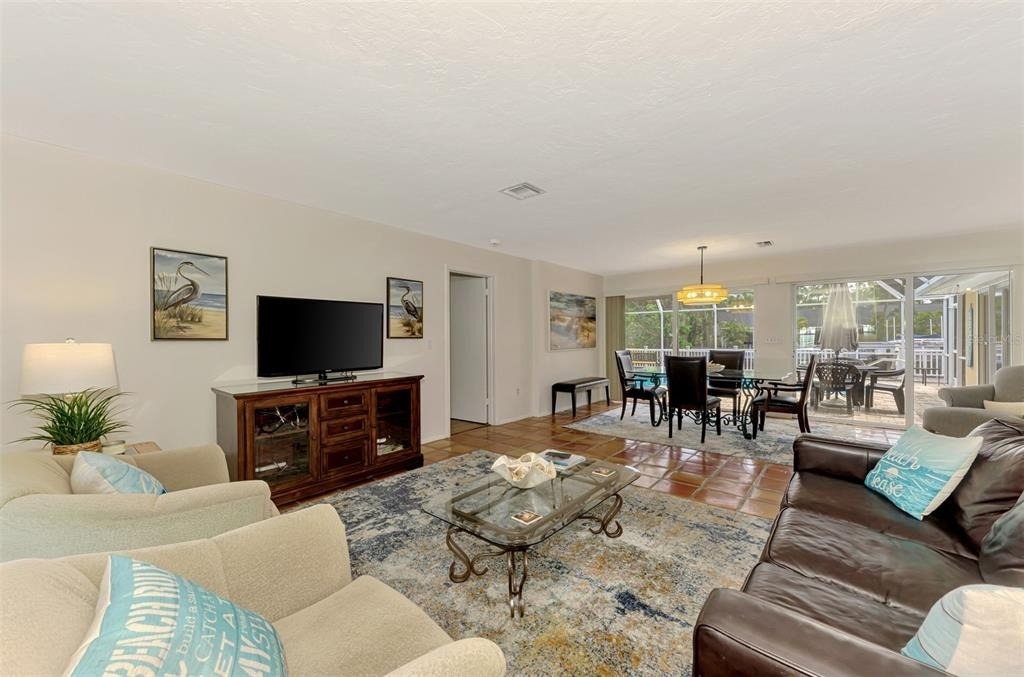 4946 Commonwealth Drive - Photo 11