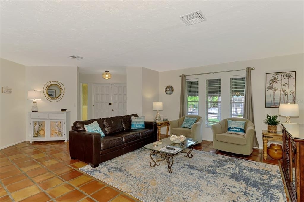 4946 Commonwealth Drive - Photo 9