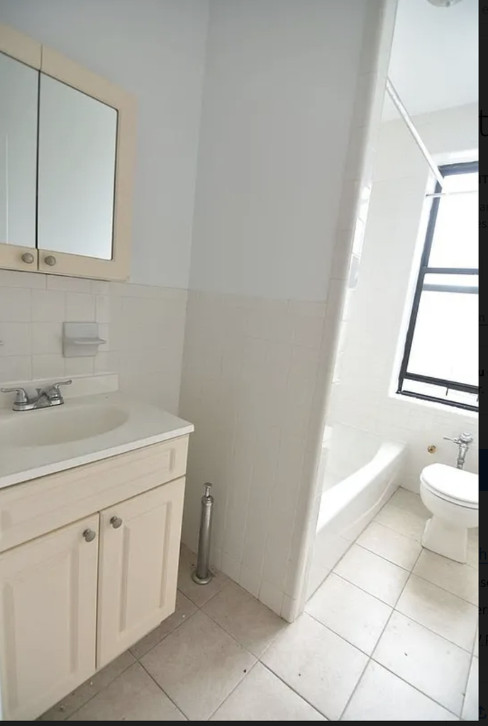 West 170th Street - Photo 3