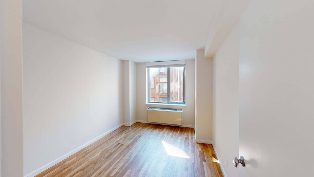 120 W. 21st - Photo 4