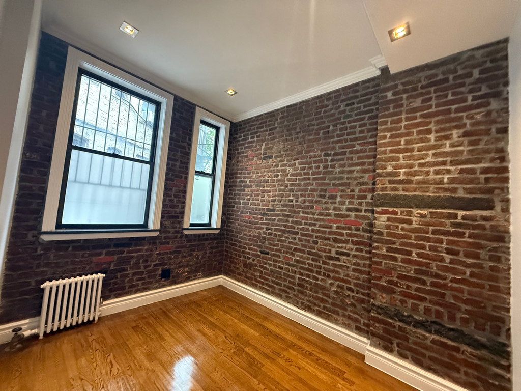 410 East 13th Street - Photo 3