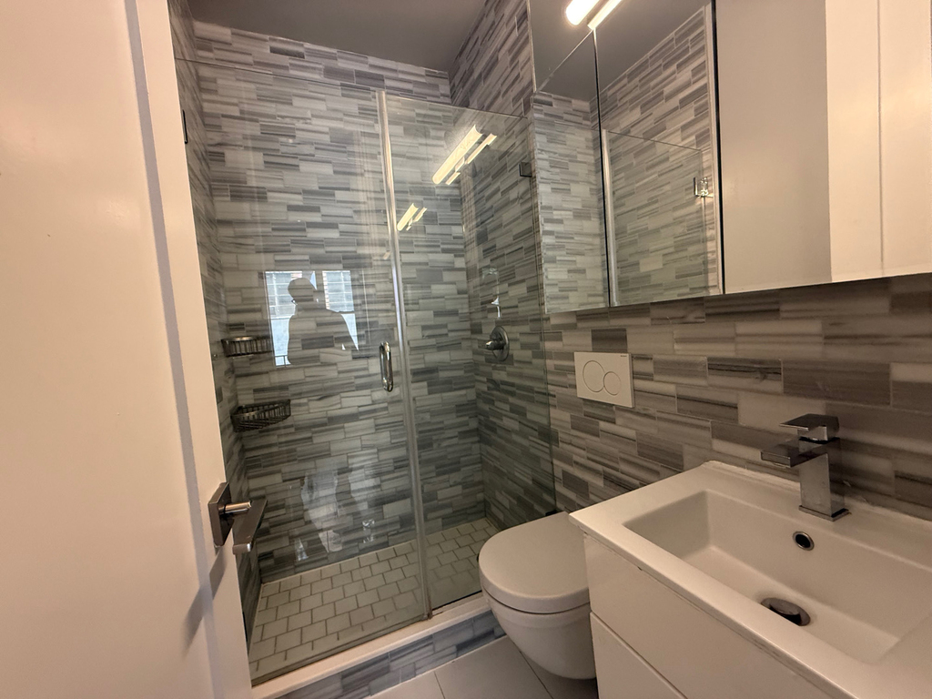 410 East 13th Street - Photo 6