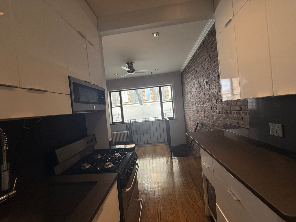 410 East 13th Street - Photo 4