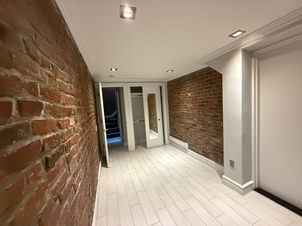 410 East 13th Street - Photo 8