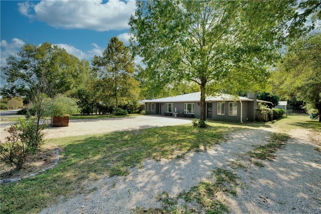 5608 Oak Blvd - Photo 1