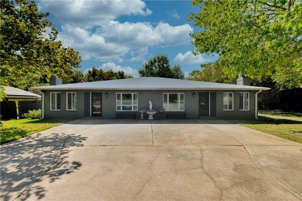 5608 Oak Blvd - Photo 0