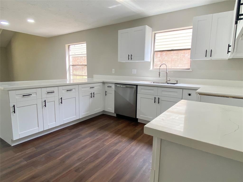 2819 Colony Drive - Photo 3