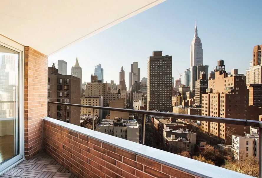 Second Avenue - Photo 1