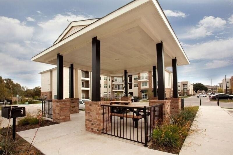 817 Colcord Ave - Photo 8