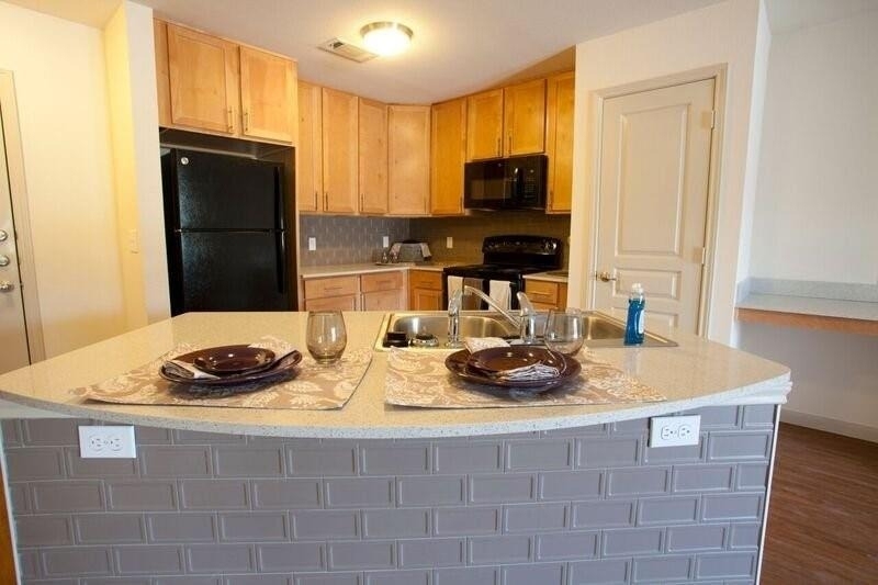 817 Colcord Ave - Photo 5