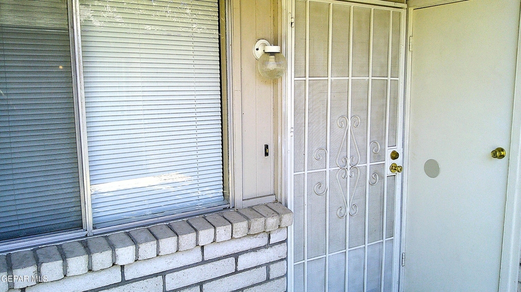 3022 E Glen Drive - Photo 0