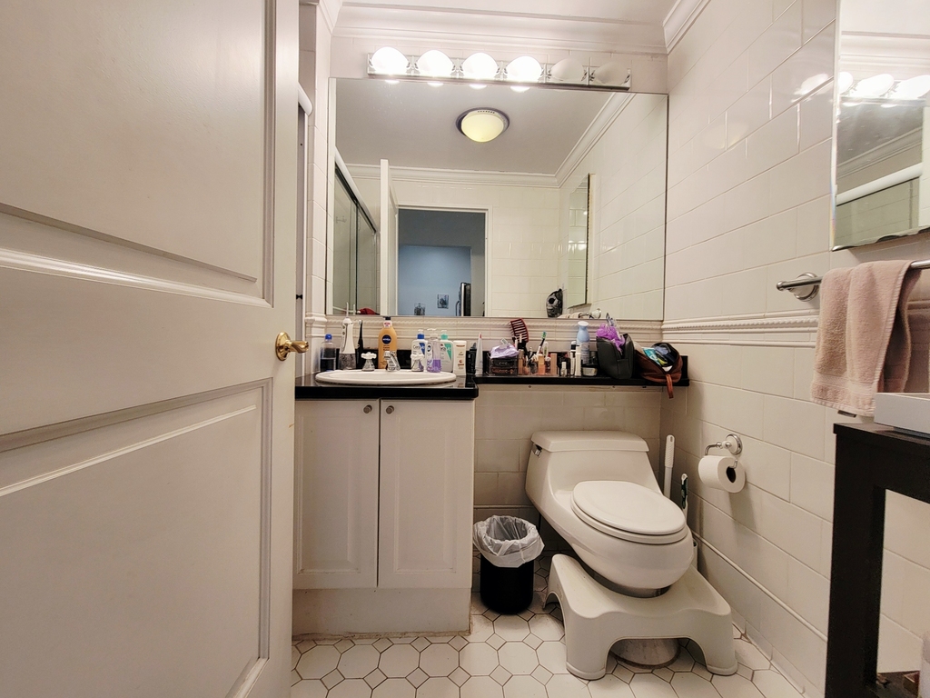 400 East 90th Street - Photo 4