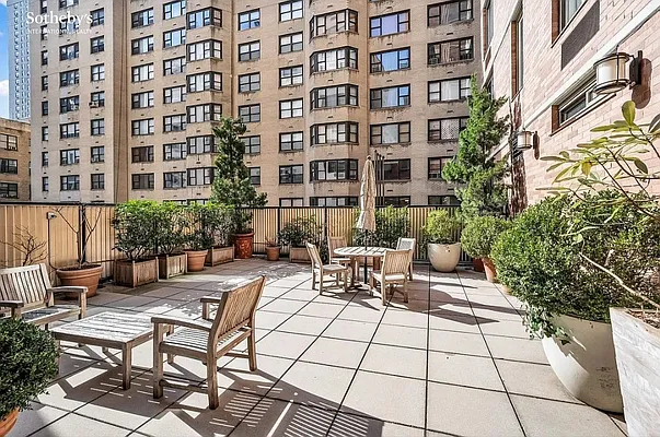400 East 90th Street - Photo 8