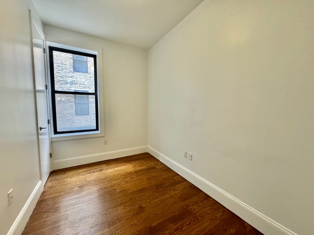 1635 Putnam Avenue - Photo 2