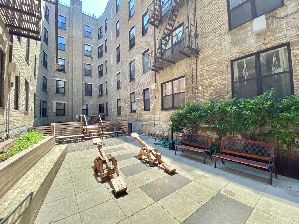 1635 Putnam Avenue - Photo 7