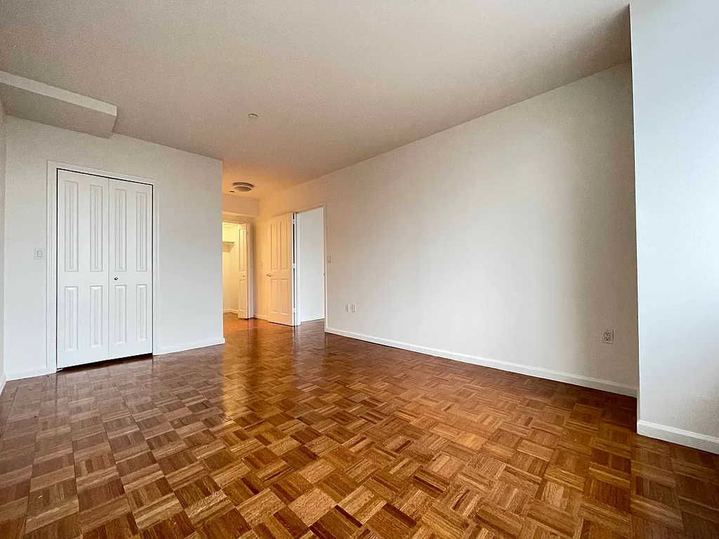 8th Avenue - Photo 9