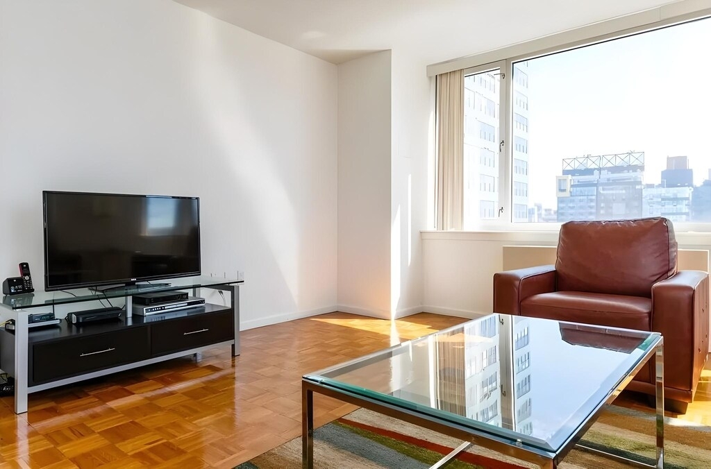 8th Avenue - Photo 2