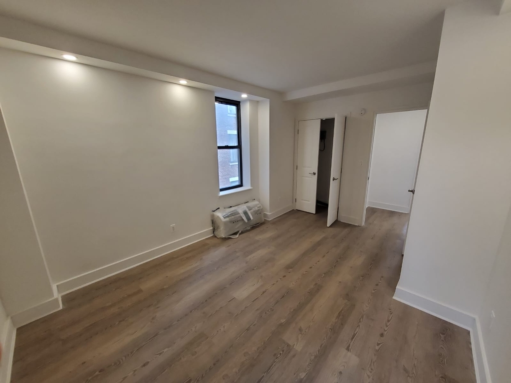 45 West 81st Street - Photo 4