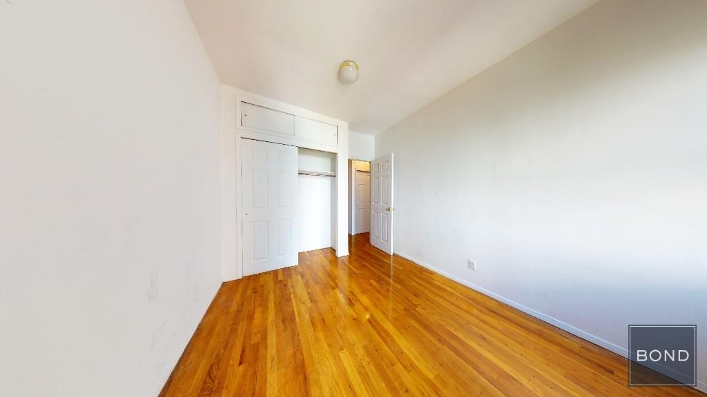 Third Avenue - Photo 1