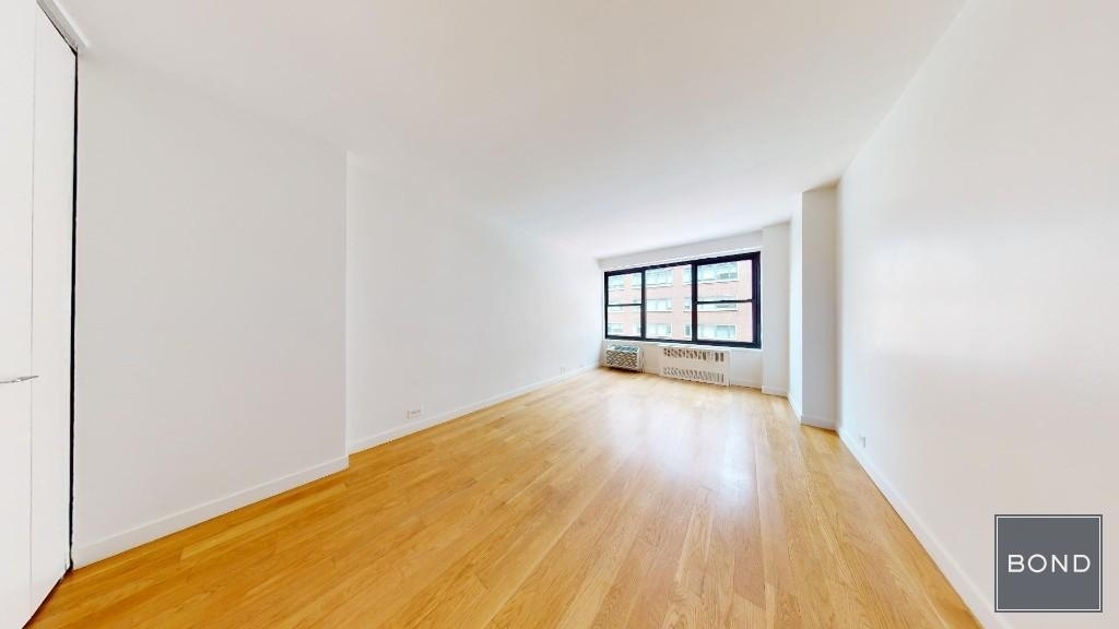 Fourth Avenue - Photo 5