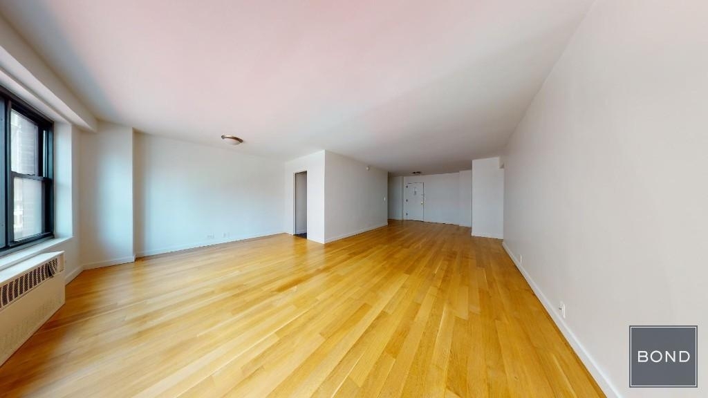 Fourth Avenue - Photo 1