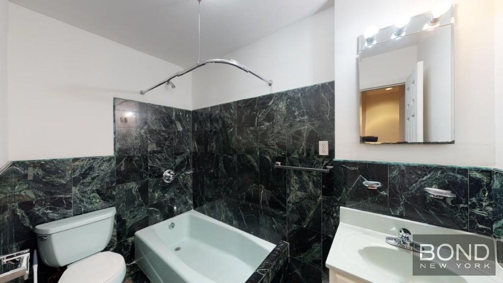 Third Avenue - Photo 12