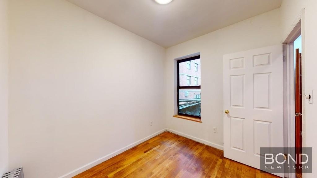 Third Avenue - Photo 11