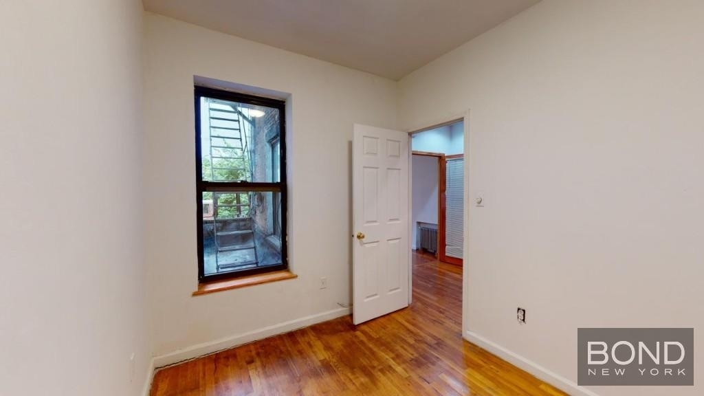 Third Avenue - Photo 9