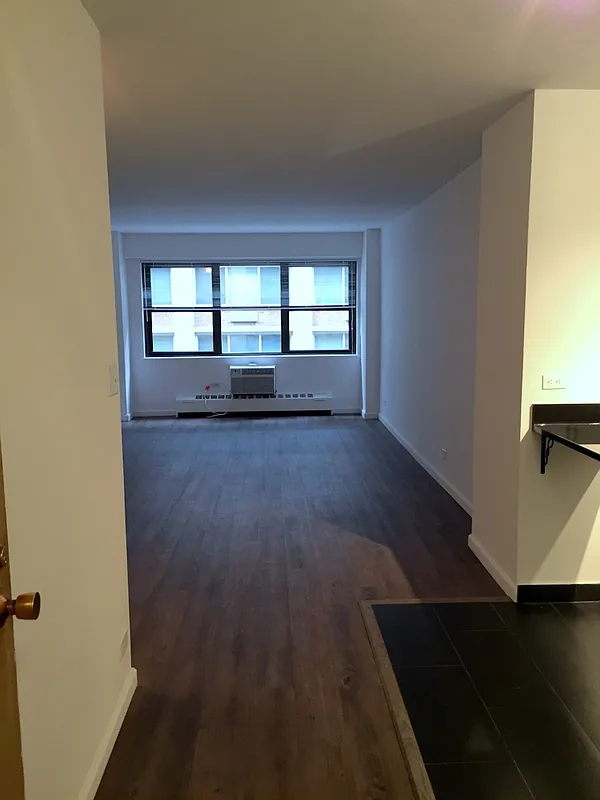 East 46th street - Photo 2