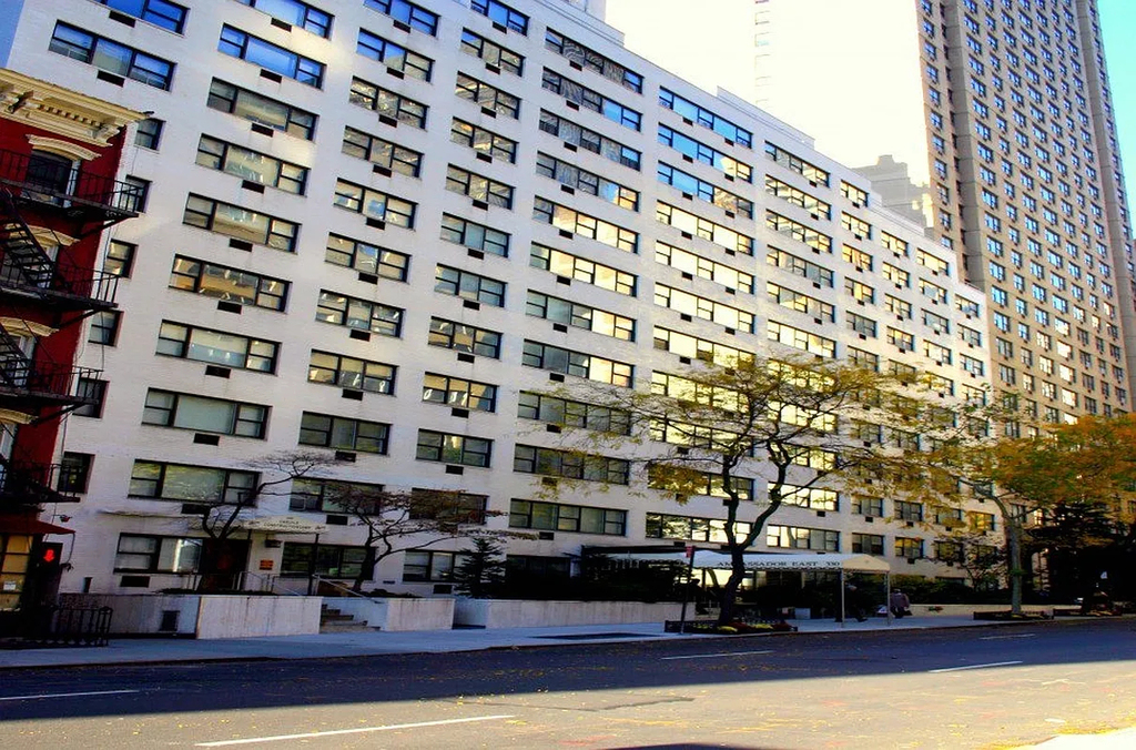 East 46th street - Photo 0