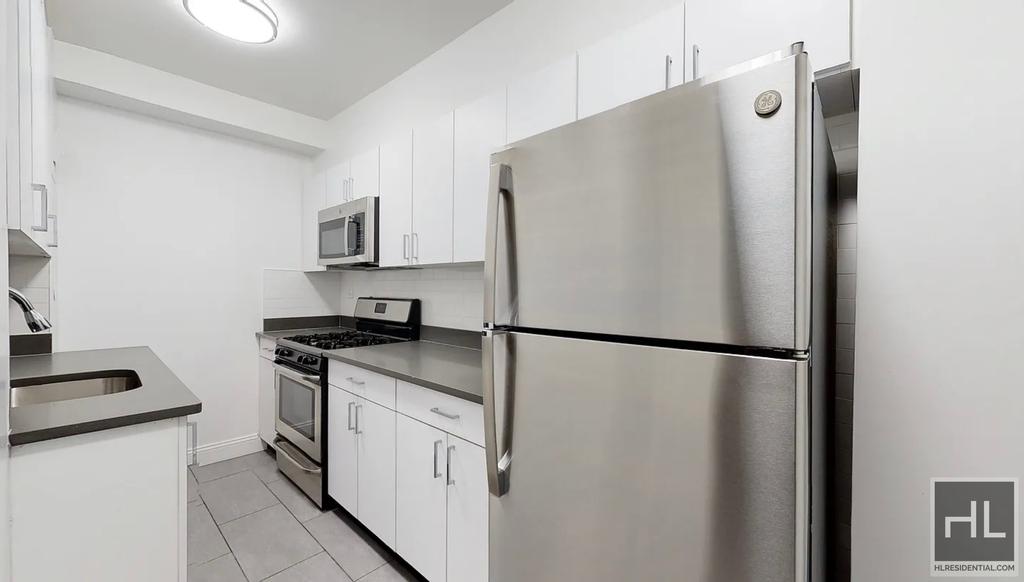 East 57 Street - Photo 3