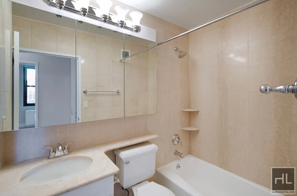 East 29 Street - Photo 3