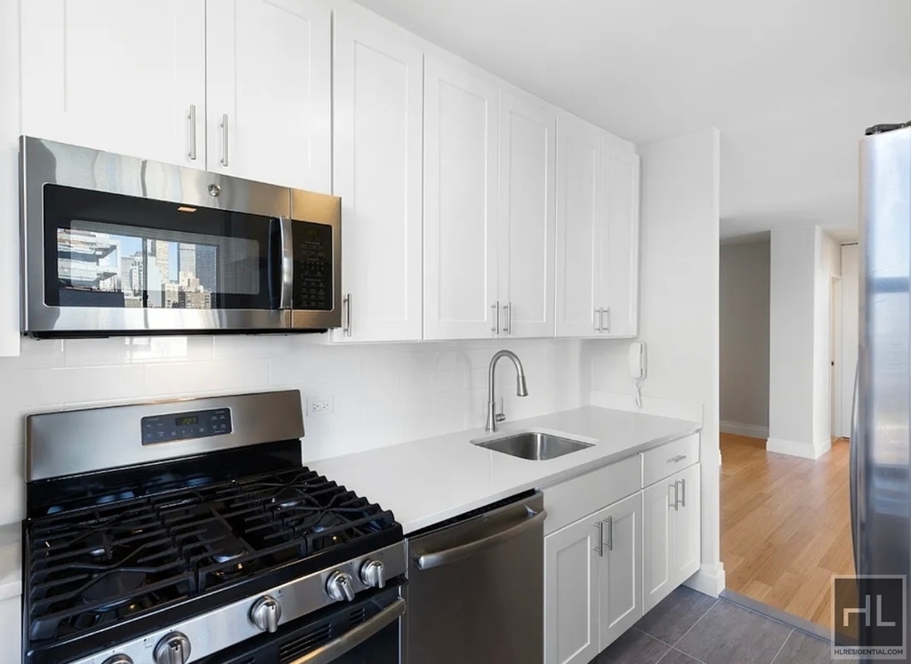 East 29 Street - Photo 1