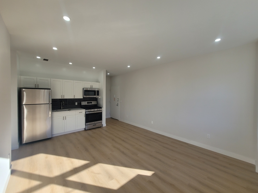58-12 Queens Blvd - Photo 3