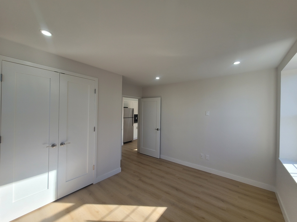 58-12 Queens Blvd - Photo 6