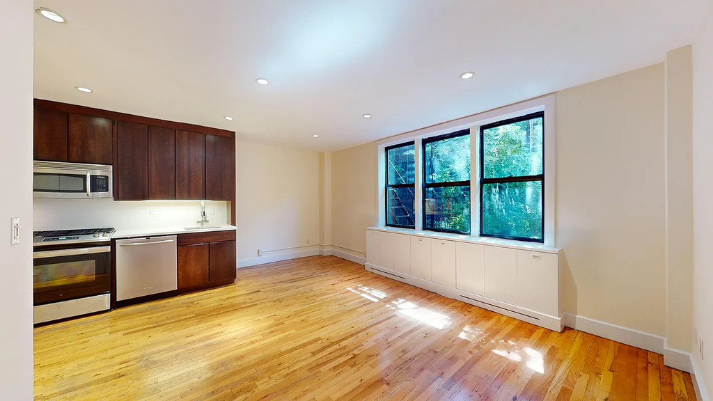 156 Prince Street - Photo 2