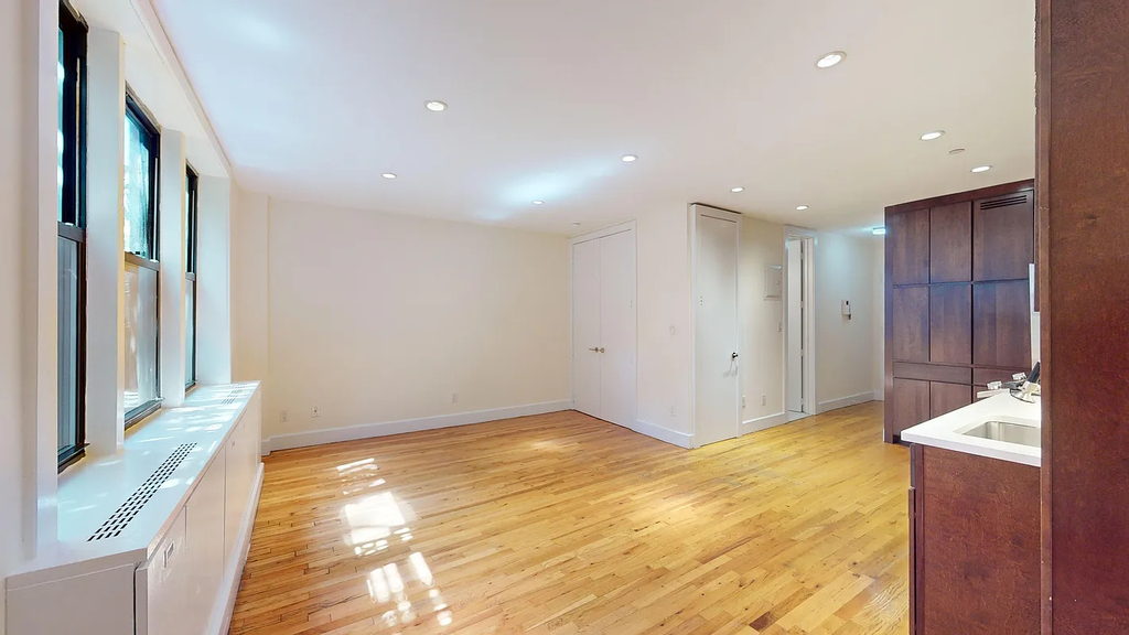 156 Prince Street - Photo 3
